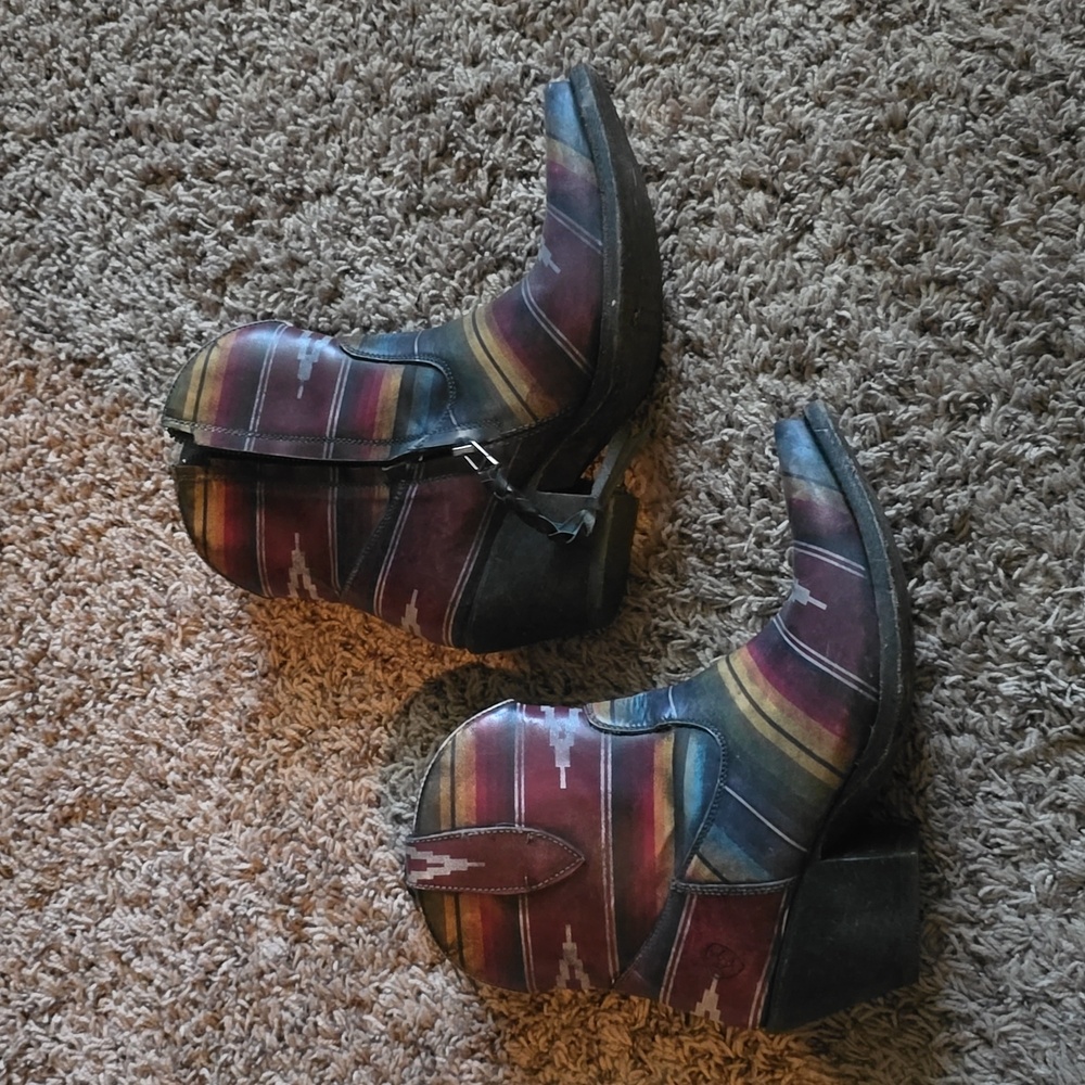 Ariat Red Navajo Western red cowboy bootie